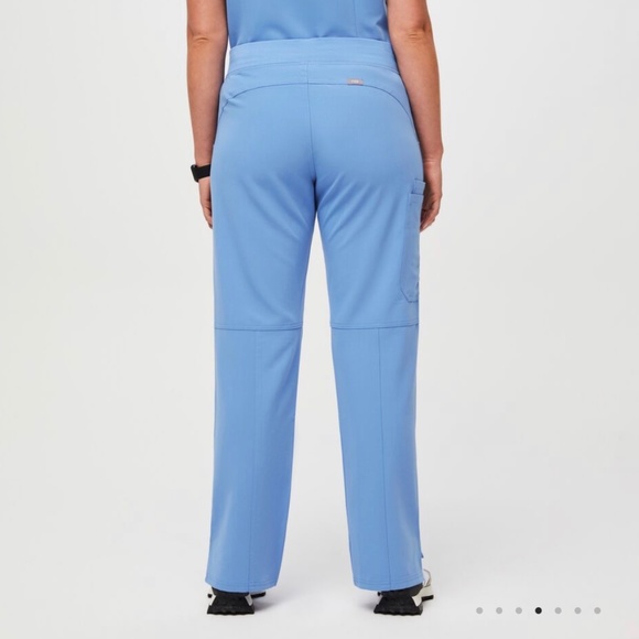 Figs Kade Cargo Scrub Pants - Picture 2 of 10